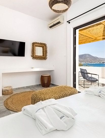 OMILOS BEACHFRONT HOUSE, PARIKIA, </br>PAROS ISLAND
